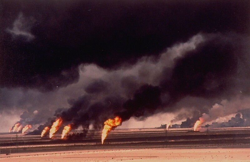 При отступлении из Кувейта иракские войска использовали огневые траншеи. Они заполнили траншеи в пустыне нефтью и подожгли их, чтобы замедлить продвижение танков и вооружения коалиции