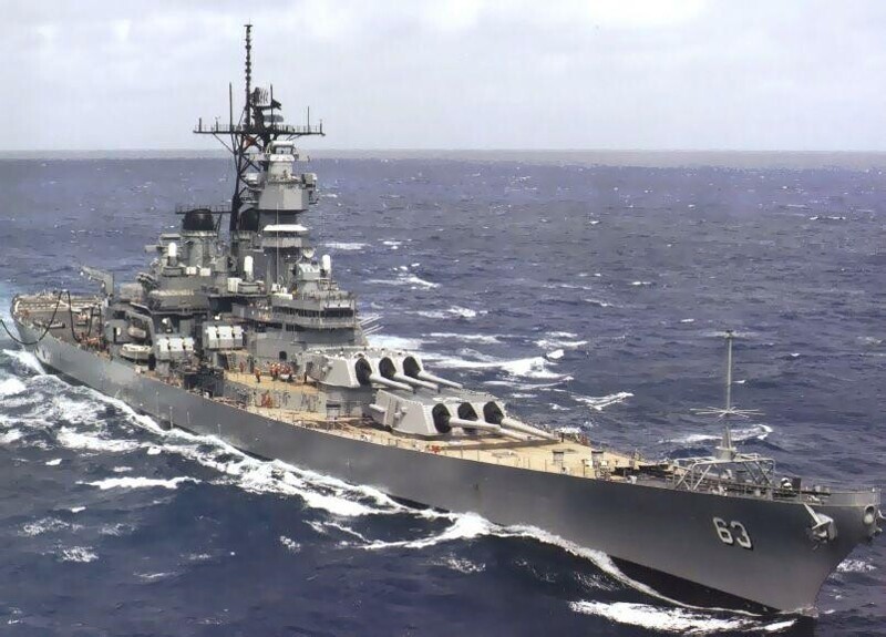 В ходе войны задействовали линкор USS Missouri, который до этого использовали во Второй мировой войне. В 1945 году на борту линкора был подписан Акт о капитуляции Японии. В последний раз он открывал огонь в Персидском заливе в 1991 году