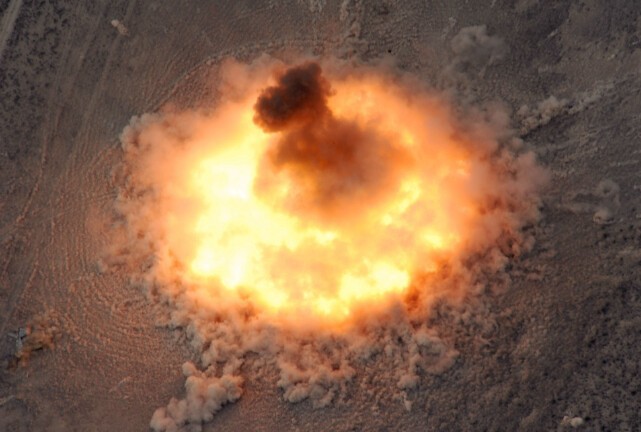 Во время войны в Персидском заливе США сбросили бомбу BLU-82 весом 6 800 кг. На тот момент она считалась мощнейшей неядерной бомбой в мире
