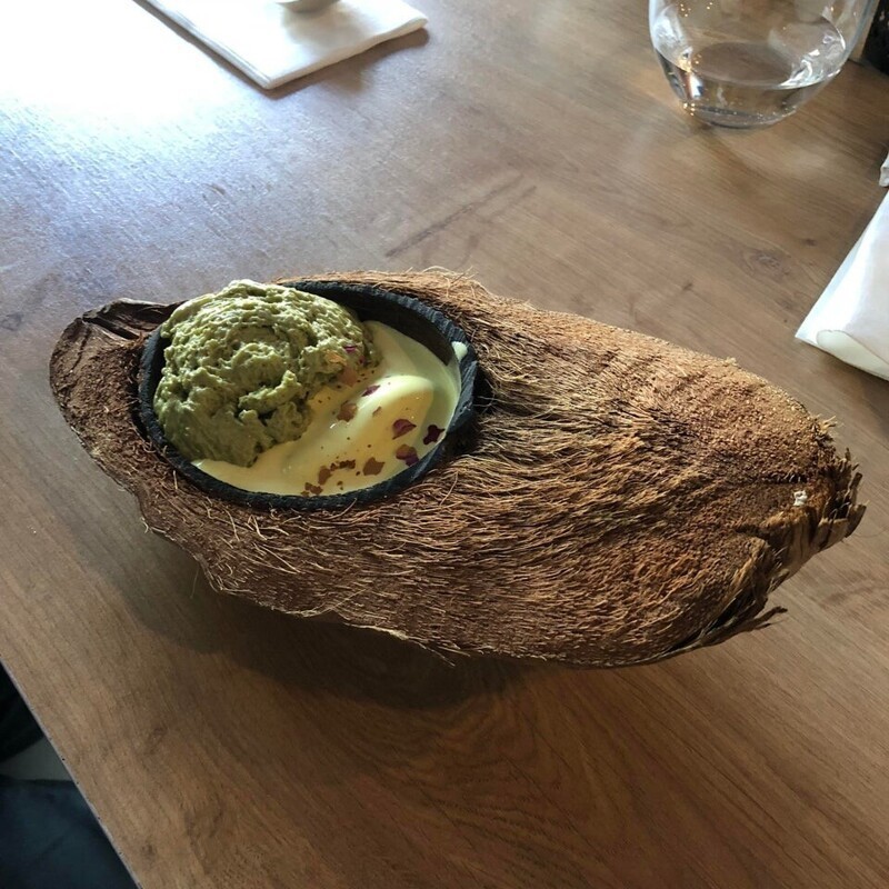 Мороженое в кокосовом орехе