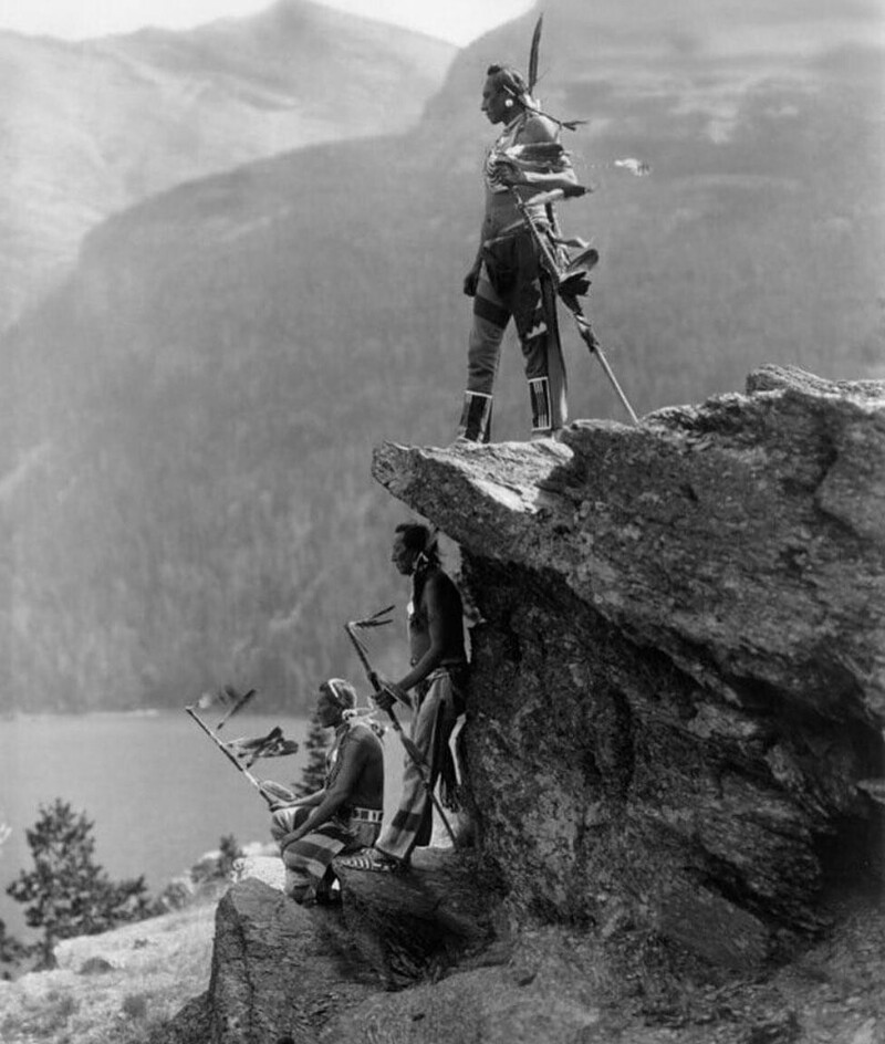 Индейцы племени черноногих, в Национальном парке Глейшер, 1913 год