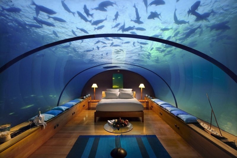 Poseidon Undersea Resort расположен на 15-метровой глубине. Выглядит впечатляюще