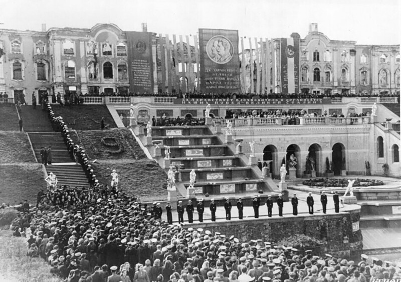 Торжественное открытие фонтанов второй очереди Петродворца, 14 сентября 1947 год