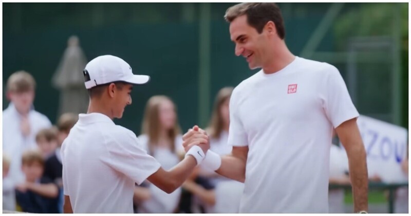 Теннисист Роджер Федерер сыграл с мальчиком, которому пять лет назад пообещал не уходить из спорта