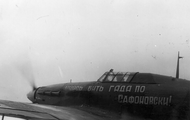 Истребитель «Харрикейн» с надписью «Учись бить гада по сафоновски!»