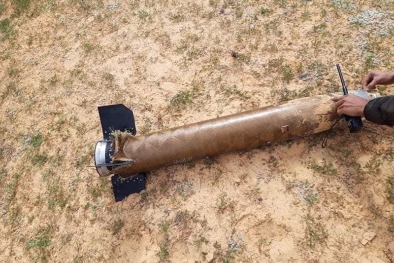 На пляж в Алуште выбросило часть ракеты