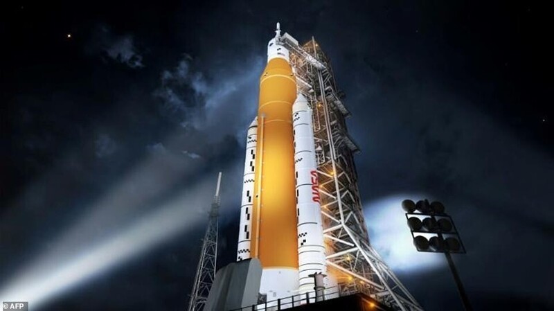 Чем отличается новая лунная мегаракета НАСА от Saturn V, поднявшей на Луну Нила Армстронга?