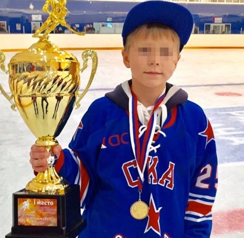 В Петербурге 14-летний хоккеист скончался после удара шайбой