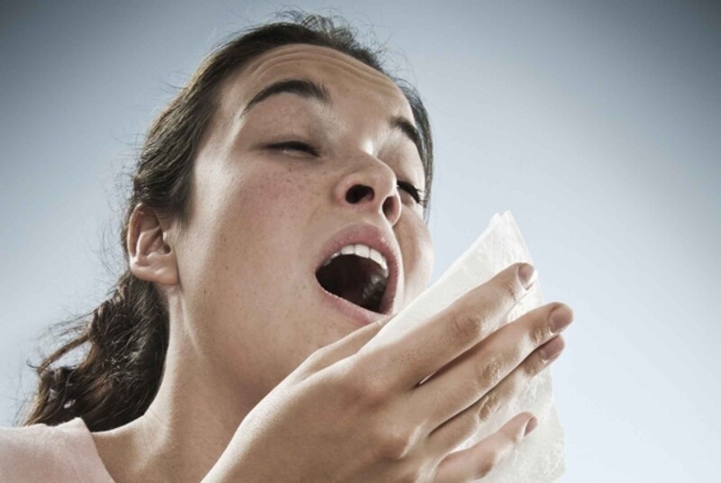 7. Если вы часто сдерживаете чихание, то можете повредить свой слух