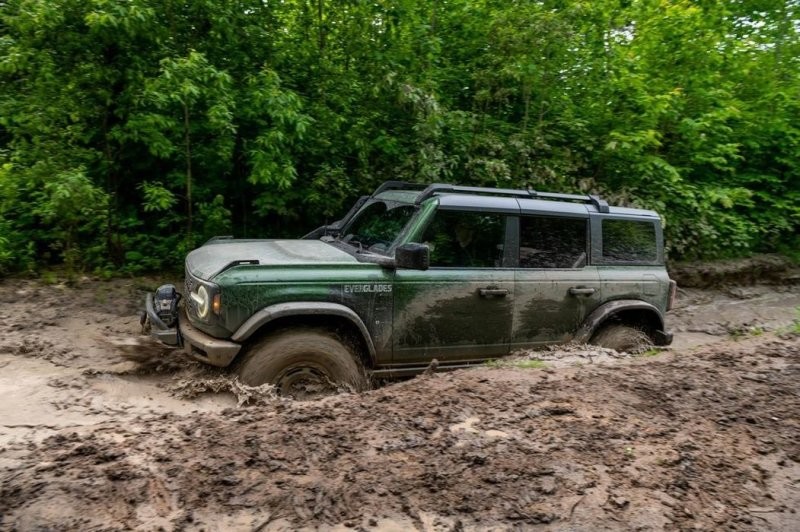 Почему не УАЗ? Ford Bronco Everglades 2022 для грязи и болот