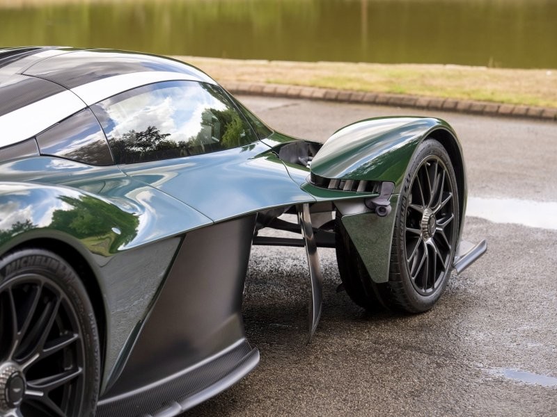 Лимитированный гибридный гиперкар Aston Martin Valkyrie 2022 года ищет владельца