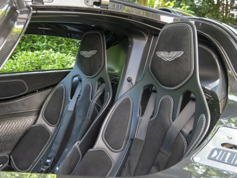 Лимитированный гибридный гиперкар Aston Martin Valkyrie 2022 года ищет владельца