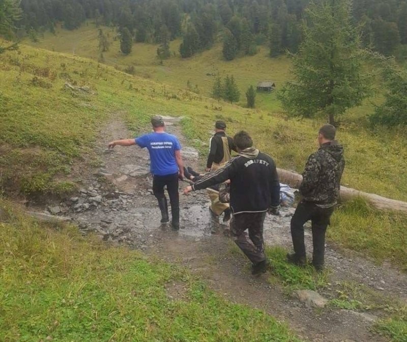 На Алтае УАЗ «Буханка» с людьми сорвалась с горы и несколько раз перевернулась