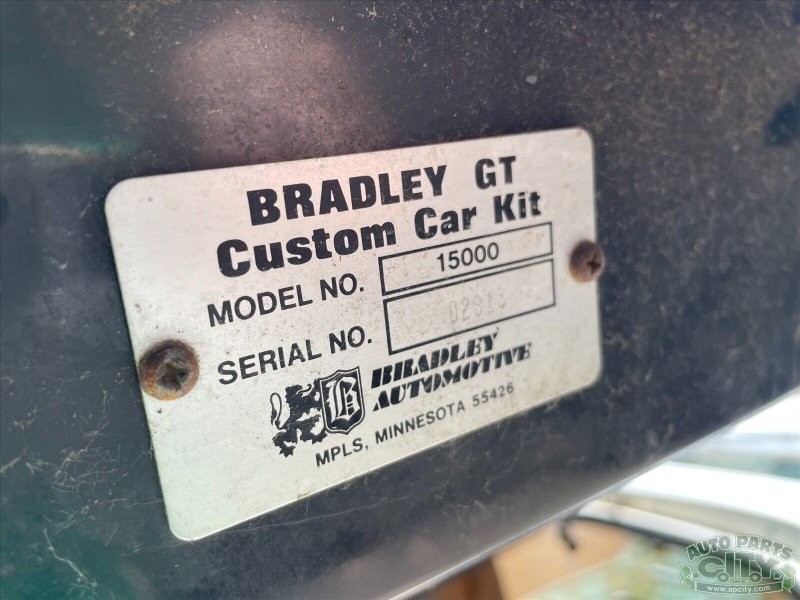 Очень редкий электромобиль Bradley GTE 1980 года выпуска, которому потребуется хороший ремонт