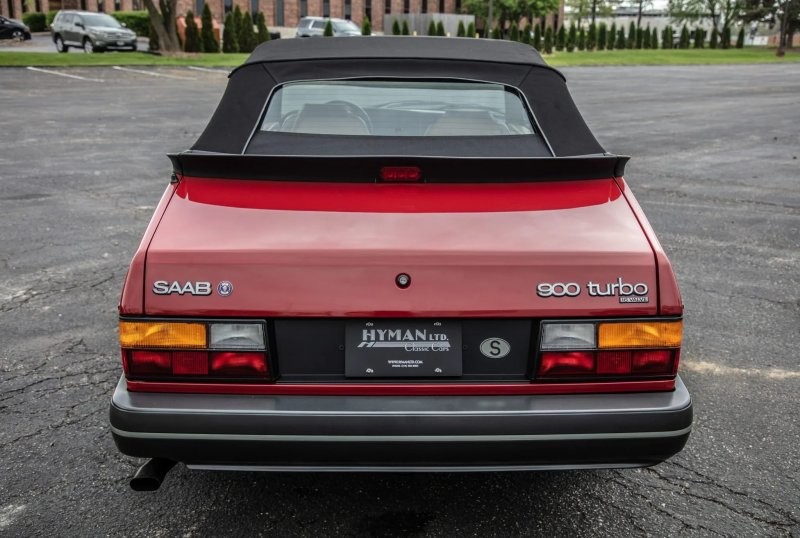 Классический кабриолет Saab 900 Turbo в идеальном состоянии продали за 145 тысяч долларов
