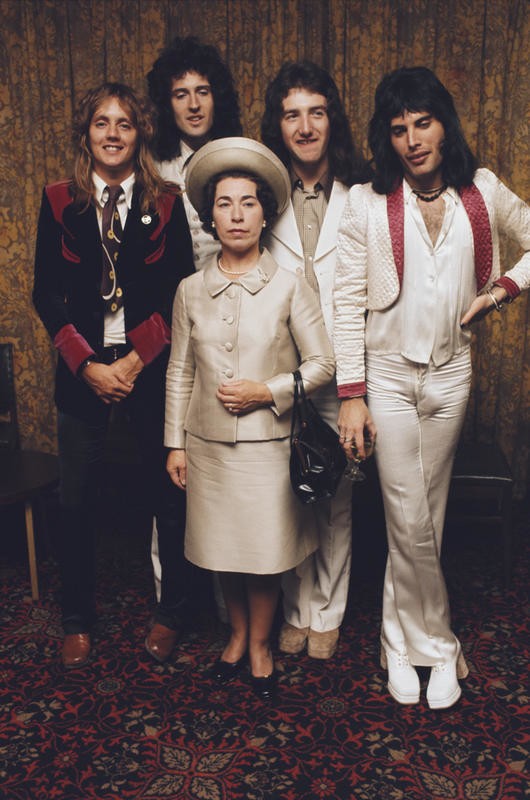 23. Queen на встрече с королевой, 1974 год