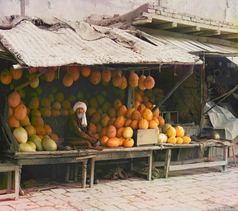 Торговец дынями в Самарканде, Узбекистан. Начало 1900-х