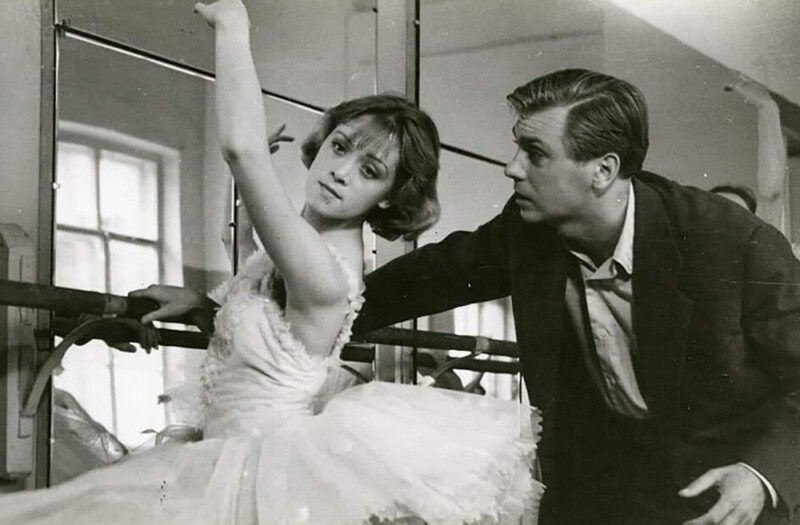25-летняя Алиса Фрейндлих на съемках фильма "Повесть о молодоженах", где она сыграла роль балерины Гали, 1959 год