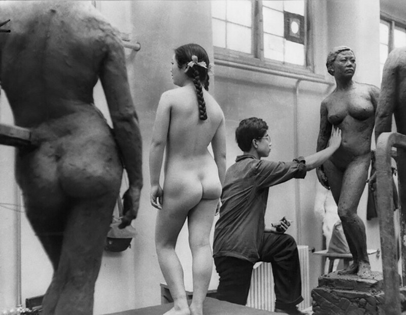 В студии скульптора. Фото Марка Рибу, 1957 год