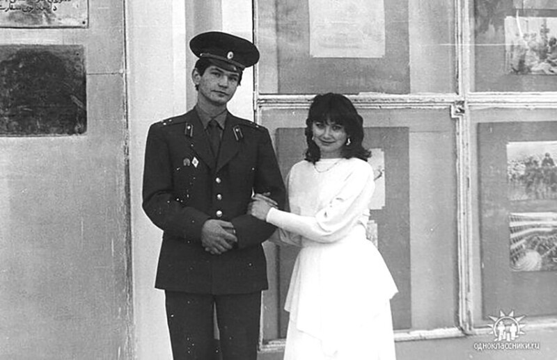 Консульский отдел. Светлана Беженарь из отдельного батальона авиационно-технического обеспечения джелалабадского вертолетного полка стала женой Игоря Кузова. Ноябрь 1986 г., Кабул