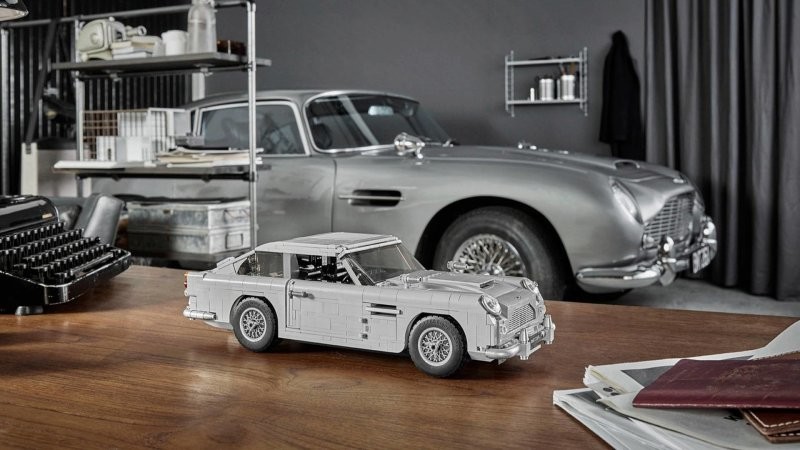 Aston Martin Джеймса Бонда в натуральную величину, сделанный из почти 350 000 деталей Lego