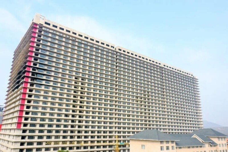 В Китае активно строят "отели" для свиней