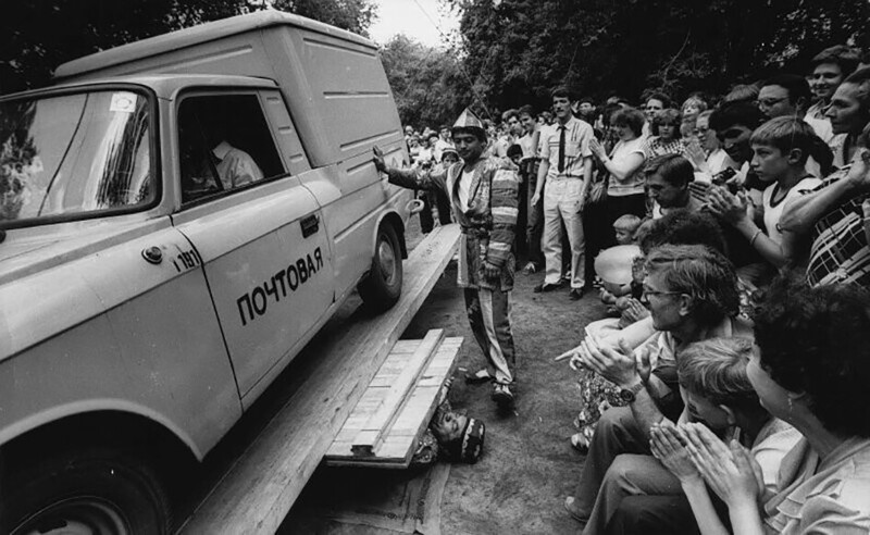 Узбекский батыр под русским каблуком. Фото Георгий Розов, 27 июля 1985 - 3 августа 1985 года, г. Москва