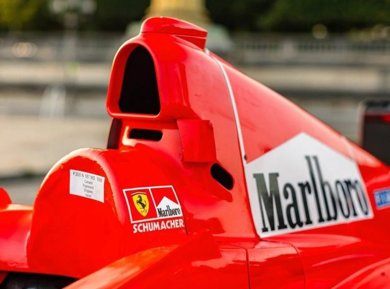 Гоночный болид Ferrari F1, который пилотировал Шумахер, продан на аукционе за огромную сумму