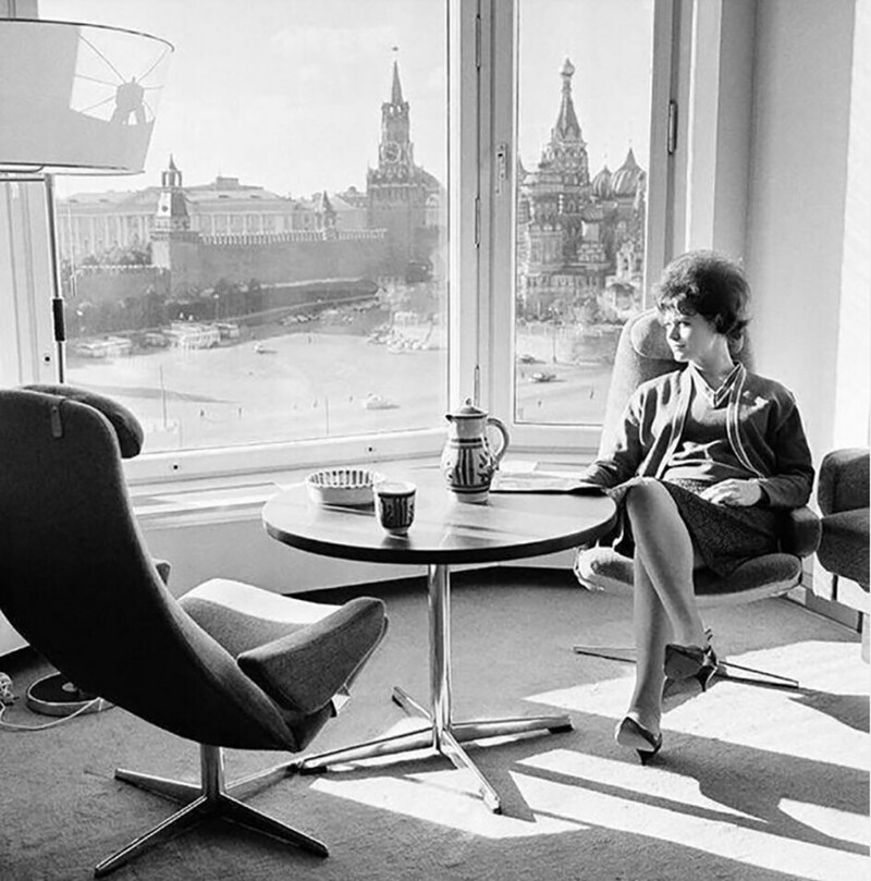 Москва. Вид из окна номера на 10-м этаже гостиницы "Россия". 1966 год. Фото Лев Портер