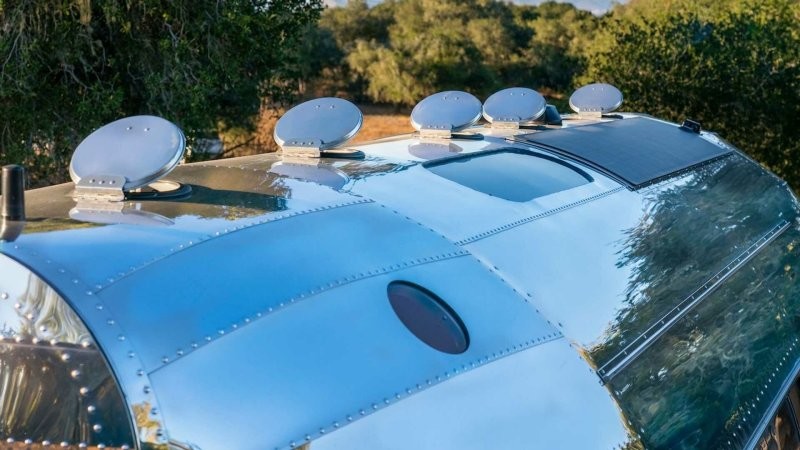 Bowlus Volterra: роскошный прицеп для путешествий, который может заряжать ваш электромобиль