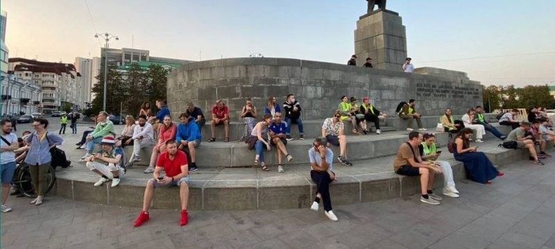 С мест докладывают, что революция по спасению Ройзмана в Екатеринбурге завершилась. Вышел весь город