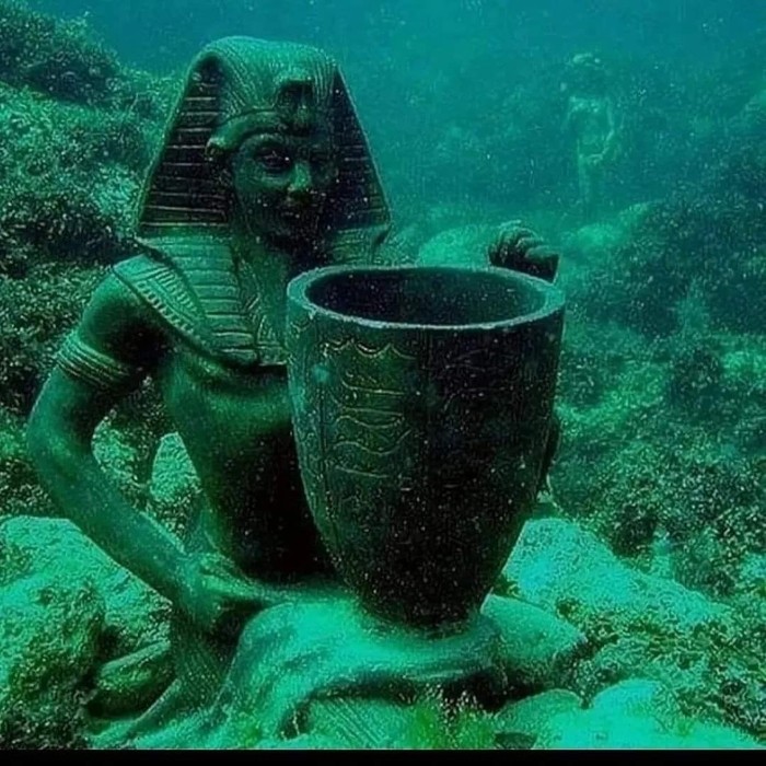 21. Затопленный храм Клеопатры в Александрии, Египет