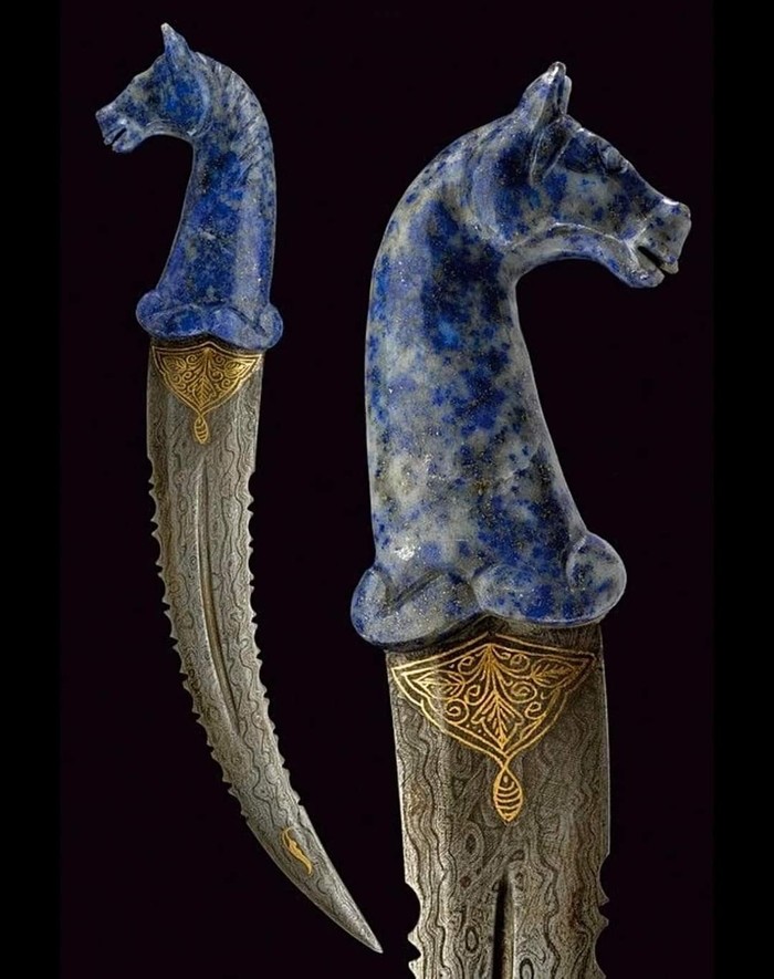 24. Персидский лазуритовый кинжал ханджар с рукоятью в виде лошади, 19 век н.э. Коллекция Аль-Сабах, Кувейт