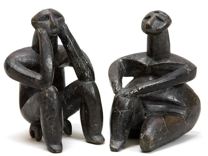 18. 7000-летние неолитические статуэтки из Румынии, «Мыслитель» и «Сидящая женщина»