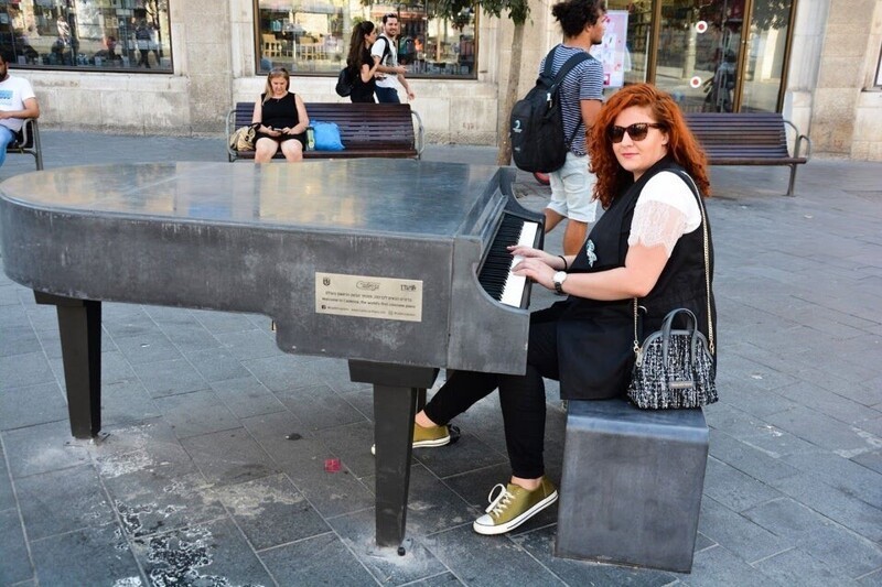 В Израиле есть уличные пианино для общественного пользования, которые могут выдержать любую погоду