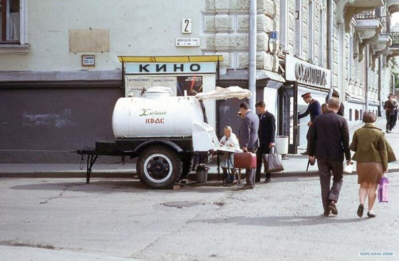 Каланчёвский тупик и бочка хлебного кваса. Москва, 1969 год