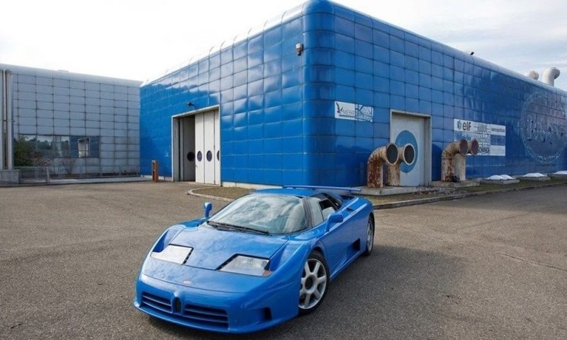 Первый экземпляр книги, посвященной истории Bugatti EB110, продан на аукционе за 46 000 долларов