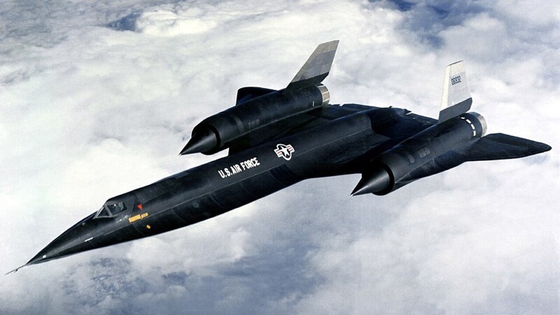 12. Во время разработки SR-71 в Зоне 51 он должен был быть перемещен в ангар, когда над головой находились советские спутники...