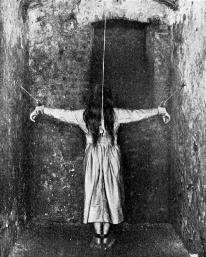 4. Пациентка проходит лечение от психического заболевания, Германия, 1890 год