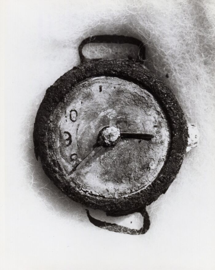 24. Найденные в Хиросиме часы, остановившиеся в 08:15. Август 1945 года