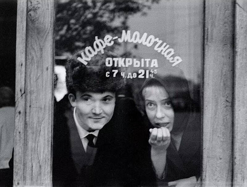 Виктор Павлов и Инна Чурикова. Москва. 1960-е годы.