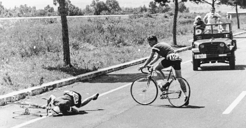 Датчанин Курт Янсен теряет сознание от передоза амфетамина во время Олимпиады. Рим, 1960гг