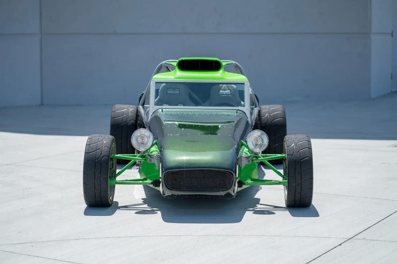 Вдохновленный Lotus Seven автомобиль с турбонаддувом предлагает скорость суперкара за небольшие деньги