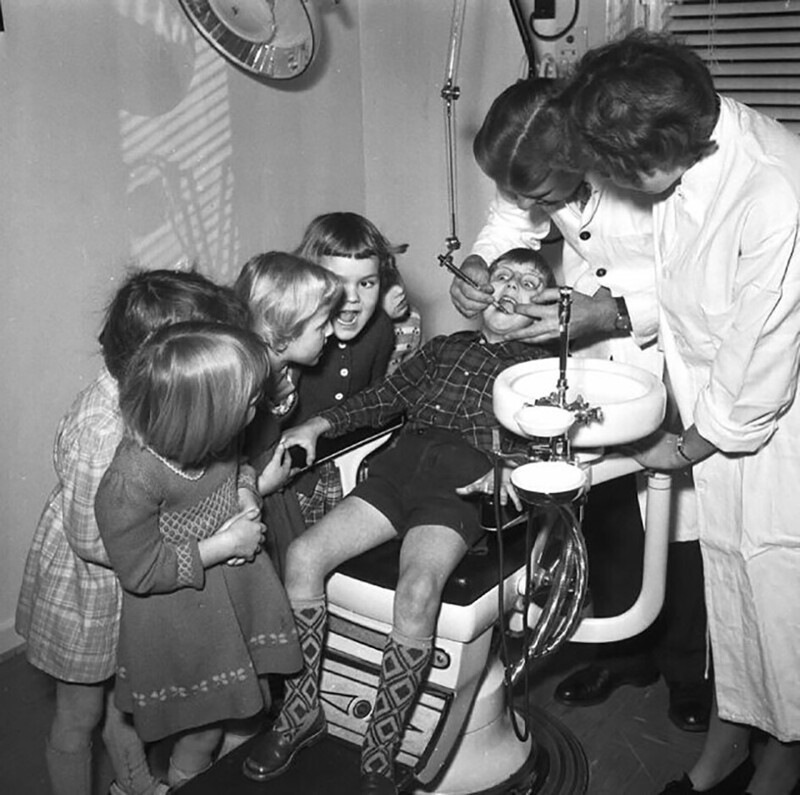 У школьного стоматолога, Копенгаген, Дания, 1956 год