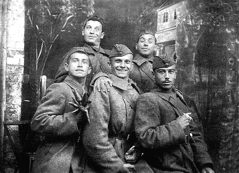 Концертная бригада... Буба Касторский, Тарапунька, Штепсель и два танцора..1942-й год.