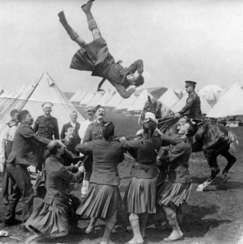 Шотландцы перед отправкой на передовую, 1916 год