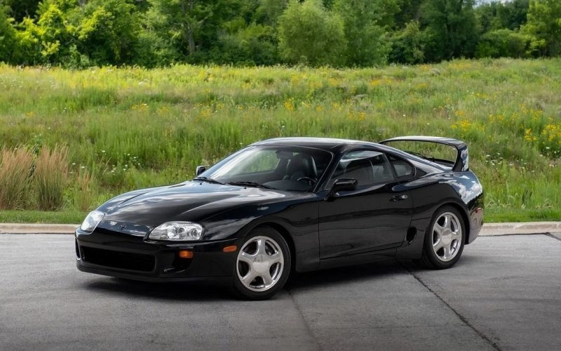 Аутентичная Toyota Supra 1994 года перешагнула рубеж в $100 000 на аукционе