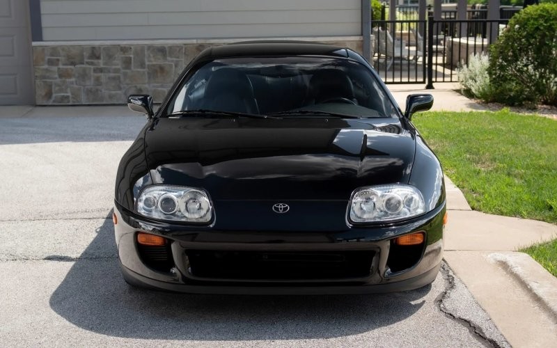 Аутентичная Toyota Supra 1994 года перешагнула рубеж в $100 000 на аукционе