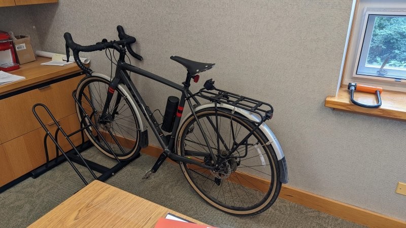 Парковка для велосипеда прямо в офисе