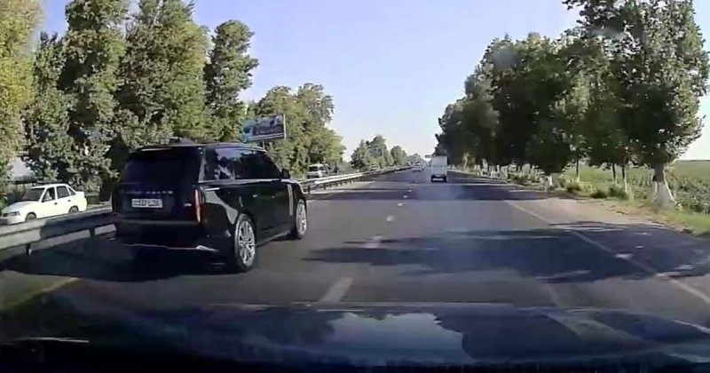 Король дороги: в Узбекистане водитель Range Rover «наказывал» всех на своём пути, кто не уступал ему дорогу